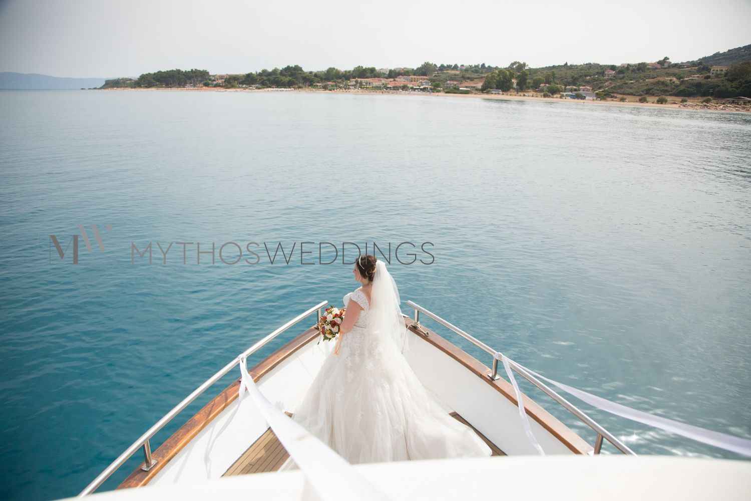 Braut auf Bootsrumpf