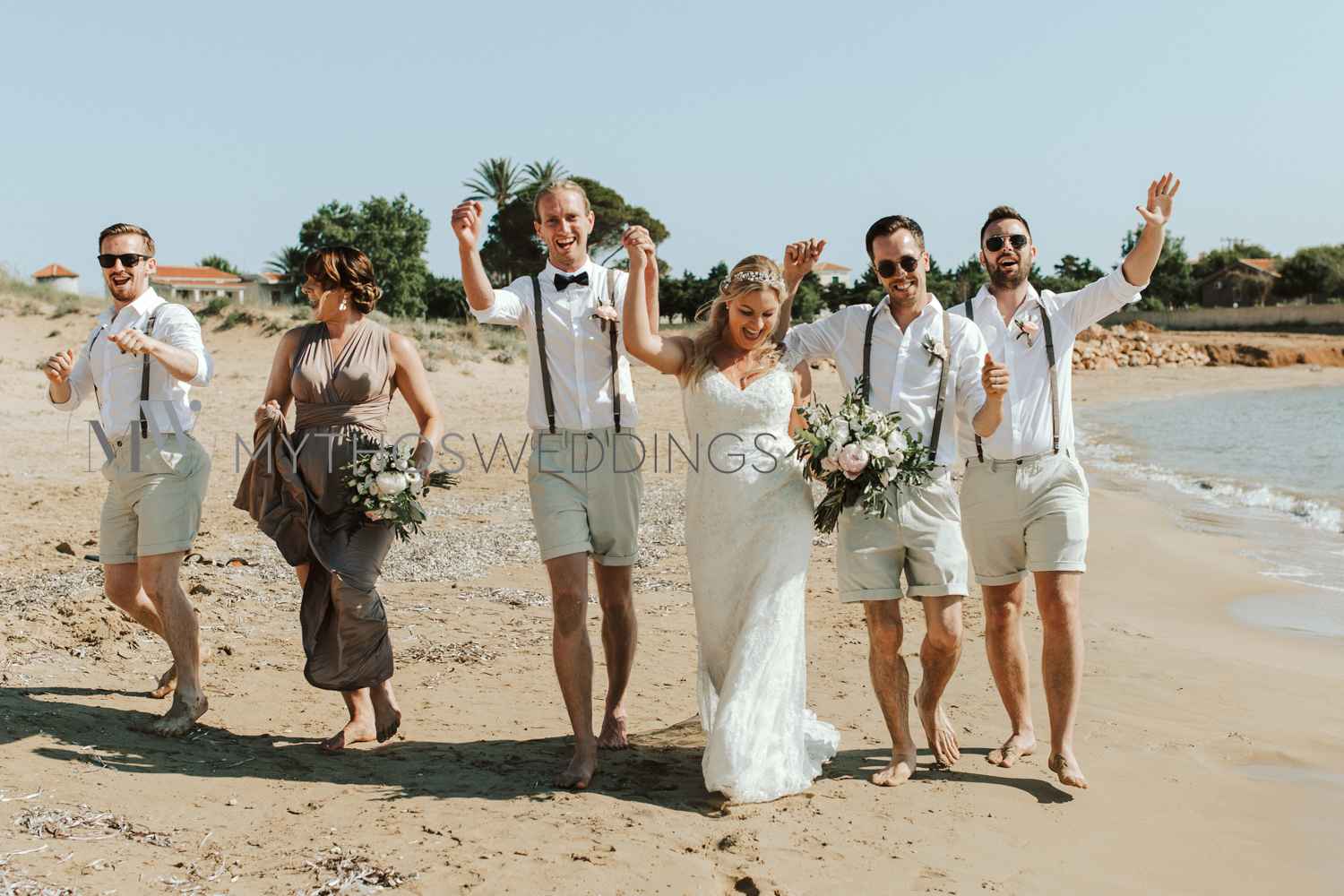 Brautgesellschaft am Strand